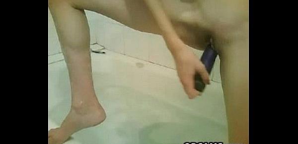  Horny Cam Girl In The Bath Tub